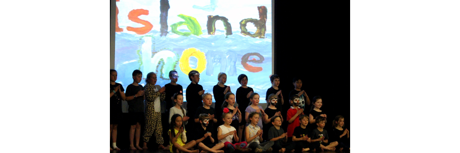 Assembly and Awards 3JK – wonderful aunts, islands and teachers