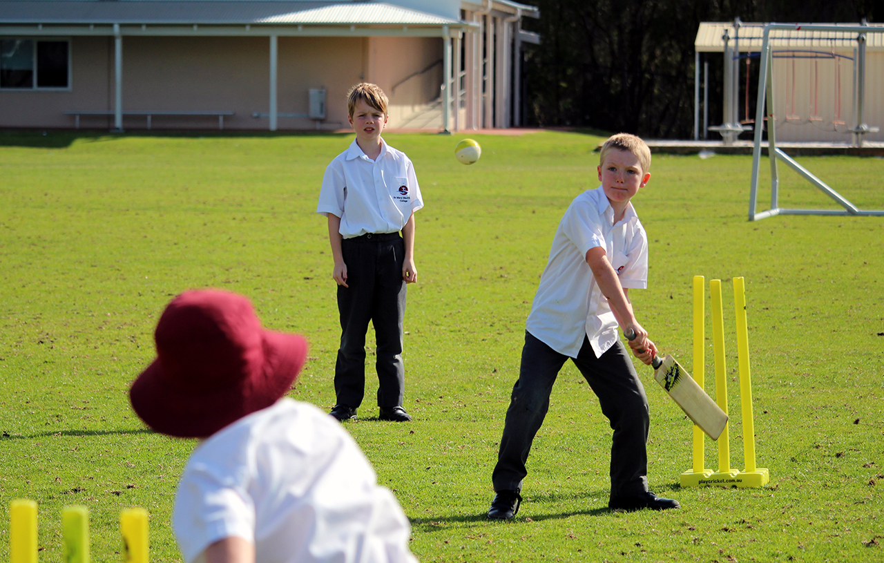 Perth Scorchers give kids a go at cricket